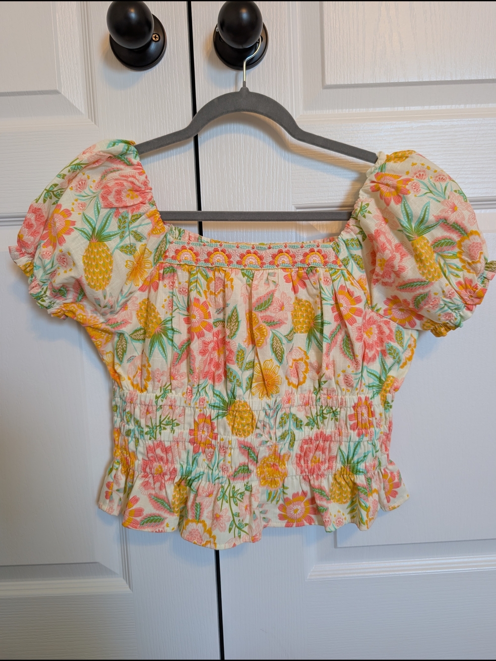 Rachel Zoe Cream Floral & Pineapple Smocked Puff Sleeve Crop Top